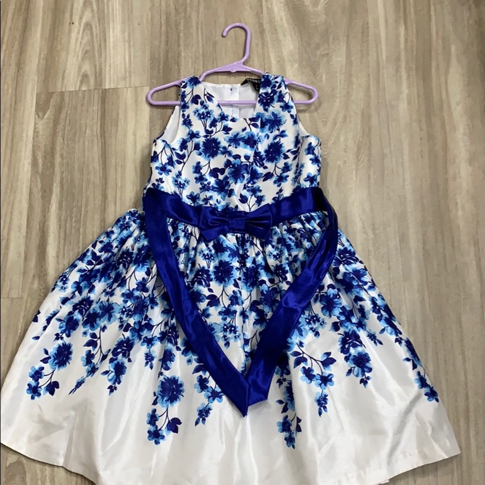 Girls dress